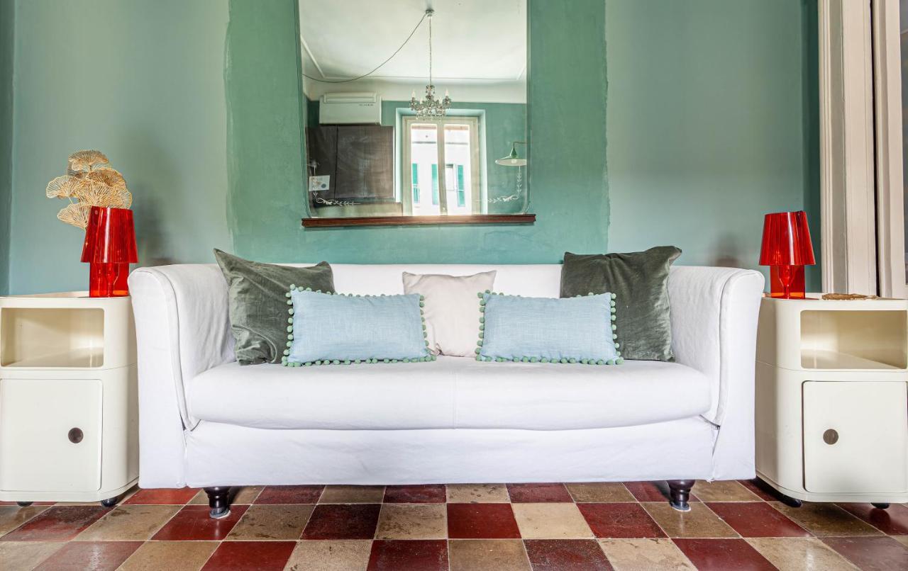 Apartment Joivy Elegant Flat With Balcony Mailand